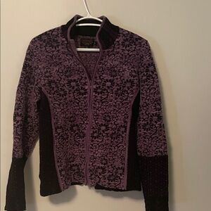 Icelandic designs zippered sweater